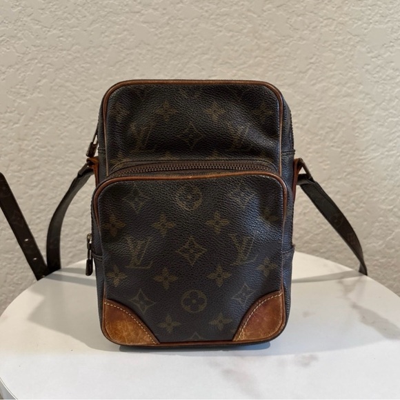 Louis Vuitton Amazon Brown
Monogram Crossbody Bag - Picture 11 of 11
